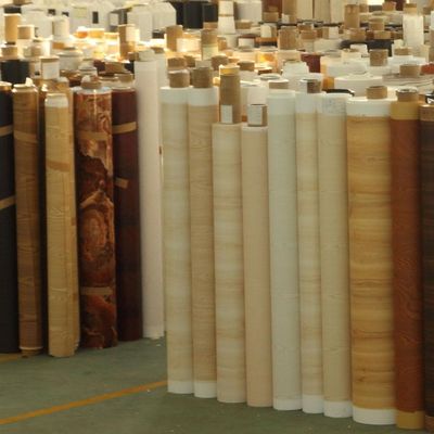 calidad  Jiangsu non self adhesive bergli embossed wood grain design pvc interior decorative film roll for doors fábrica